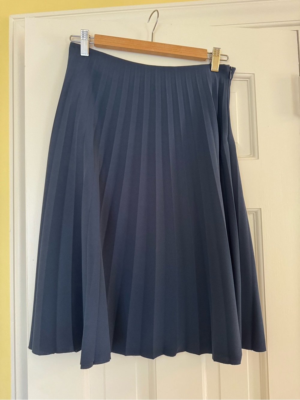 Everlane Pleated Knee-length Skirt - Navy